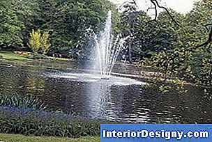 En fontene midt i en dam skaper fokus for å stimulere mange sanser.