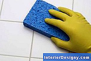 Tavalised kodukemikaalid pakuvad vannitoa plaatide puhastamiseks ohutut ja säästlikku võimalust.