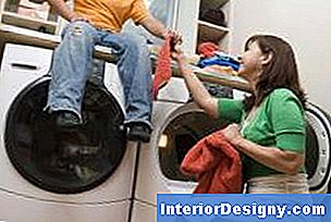 Wandeln Sie einen oberen Schrank in einen handlichen neuen Waschraum um.